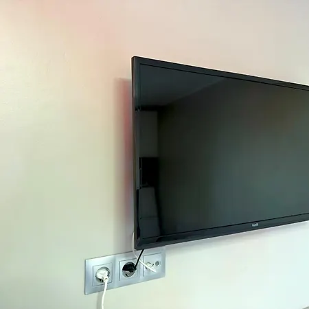 Newly Renovated Apartment *
